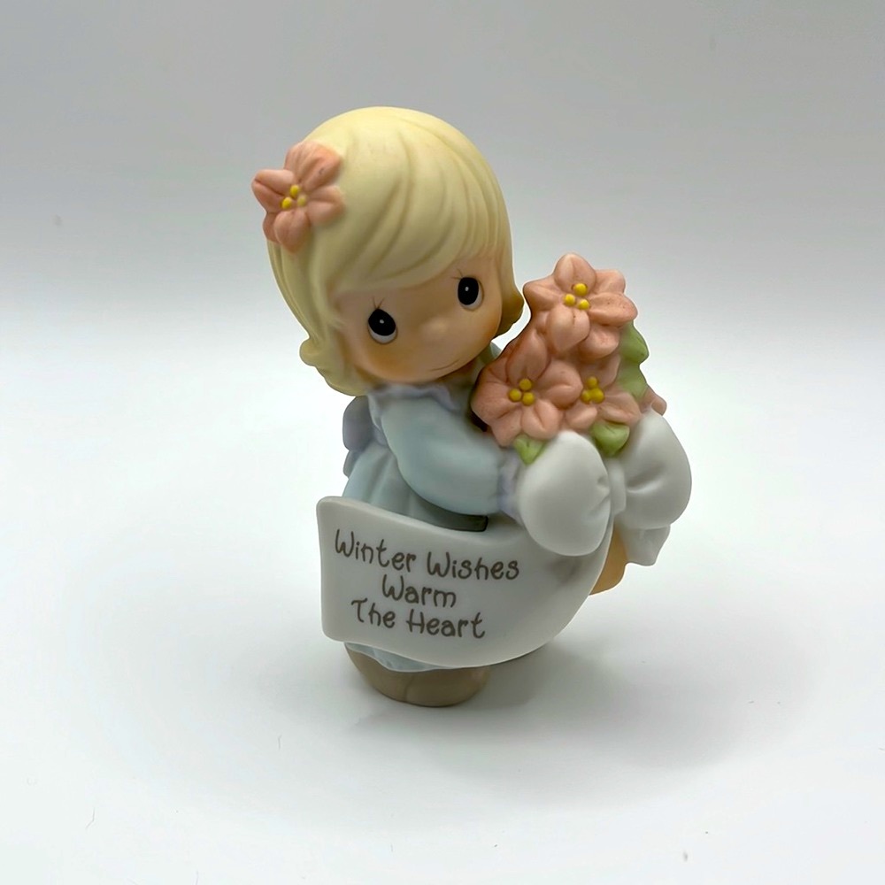 PRECIOUS MOMENTS FIGURINE “WINTER WISHES WARM THE HEART”/ 2000